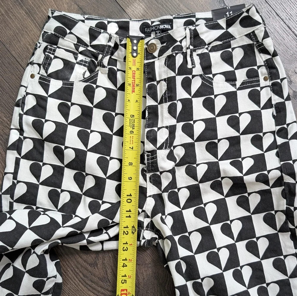 NWT Fashion Nova Queen Of Hearts Straight Leg‎ Heart Pattern Pants Size 11